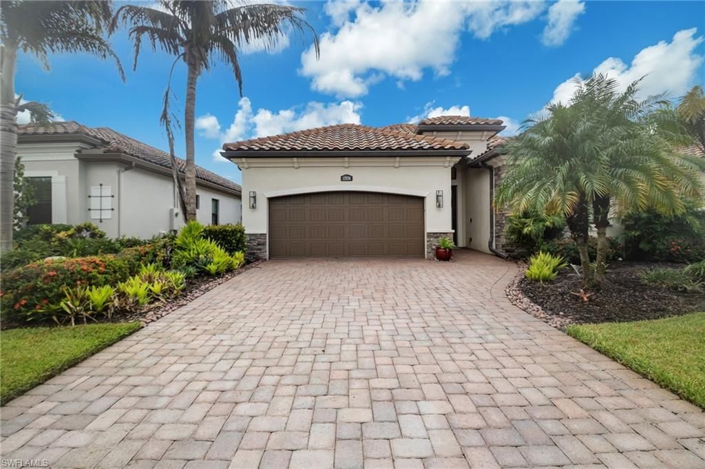12836 Kinross Ln, NAPLES