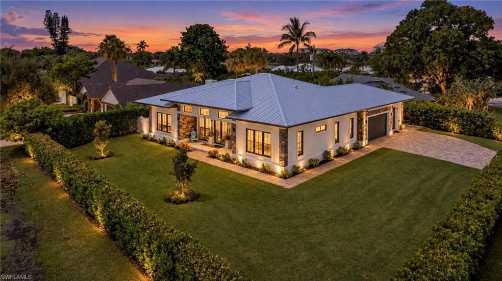 167 Burning Tree Dr, NAPLES