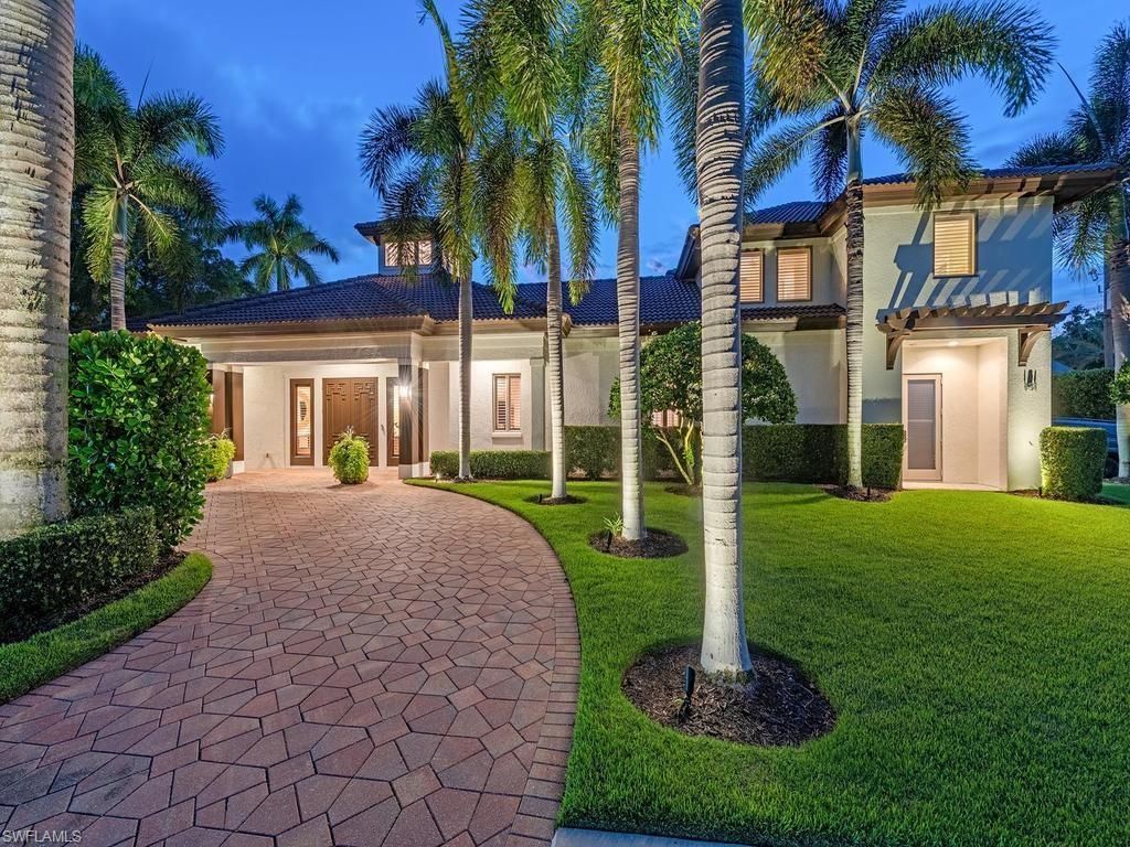 131 3rd St N, NAPLES
