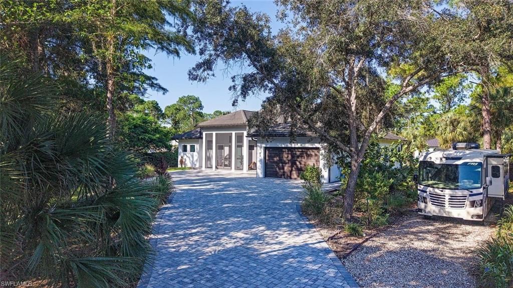 12 35th Ave Nw, NAPLES