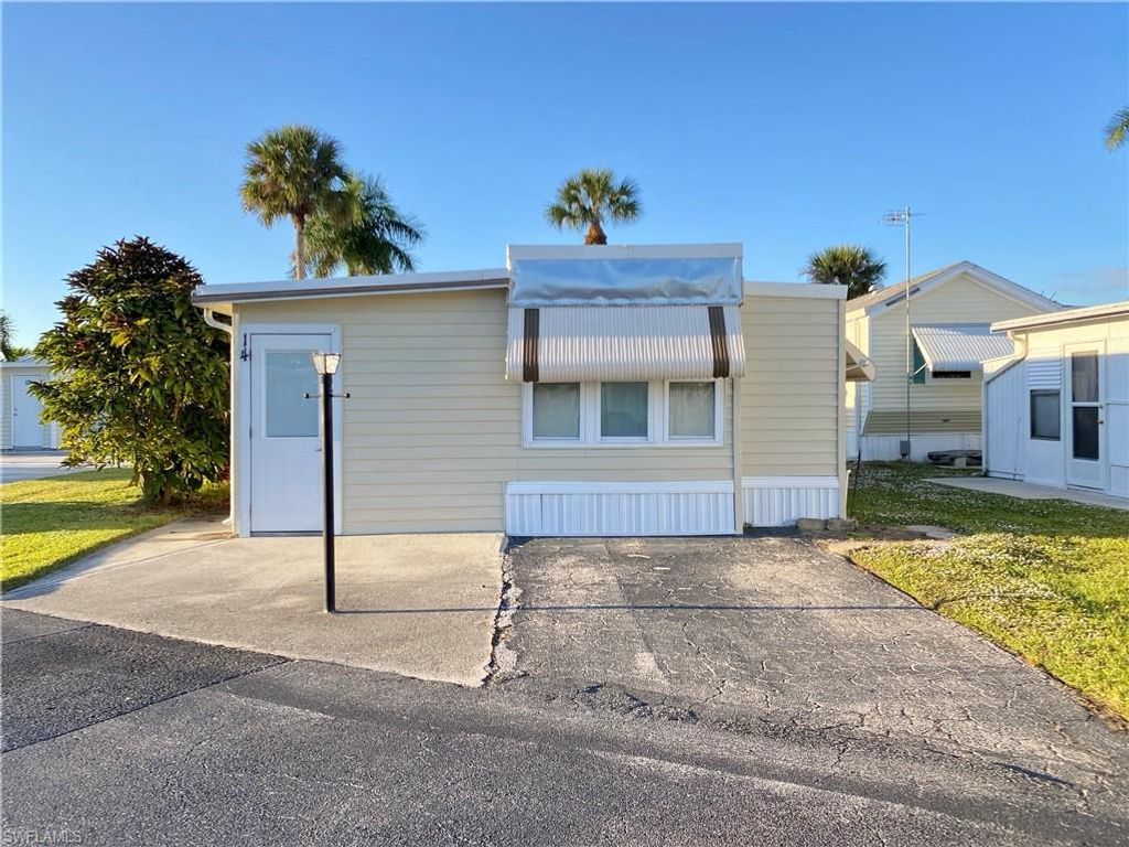 14 Pearl Dr 14p, NAPLES
