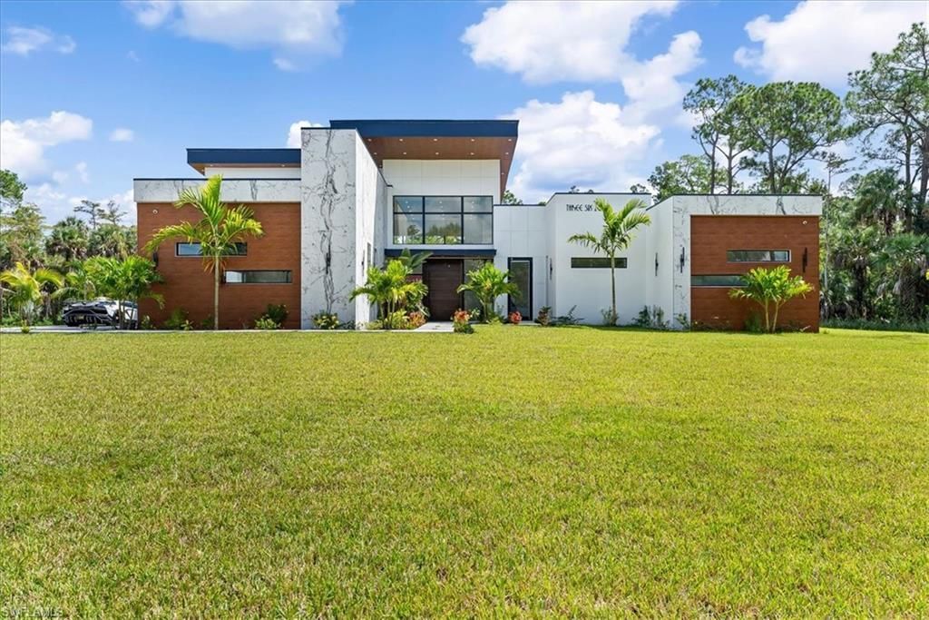 360 3rd St Nw, NAPLES