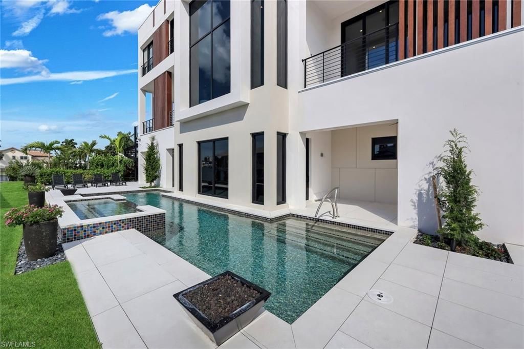 348 Seagull Ave, NAPLES