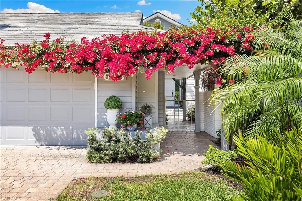 643 Bridgeway Ln, NAPLES