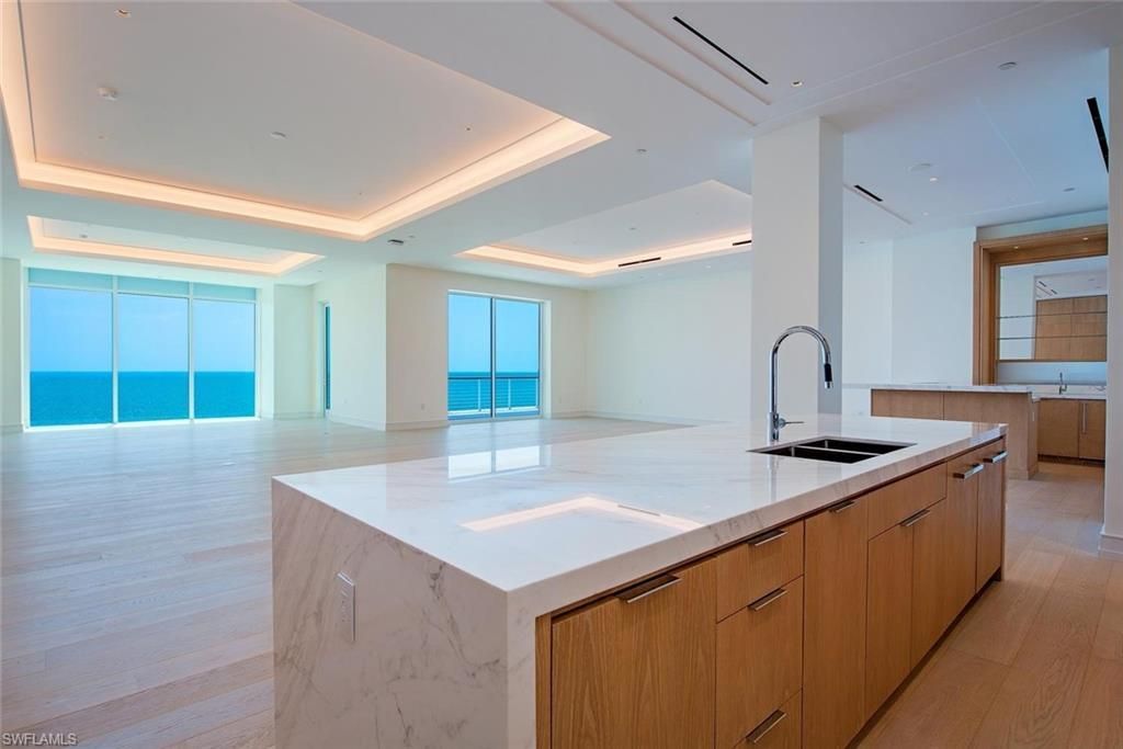 901 Gulf Shore Blvd N C-402, NAPLES