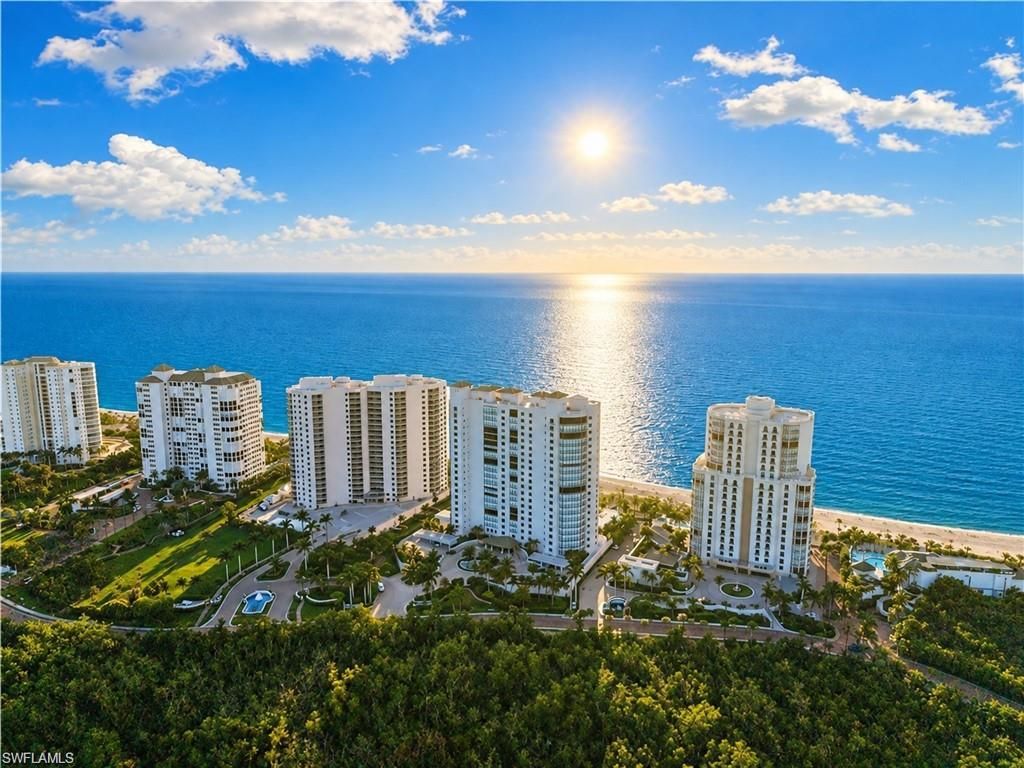 8231 Bay Colony Dr 704, NAPLES