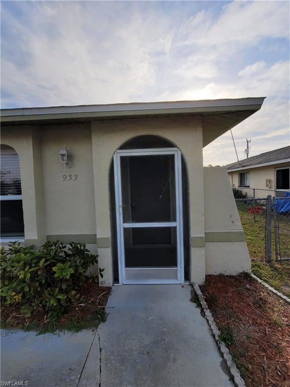 933 Se 23rd Pl, CAPE CORAL