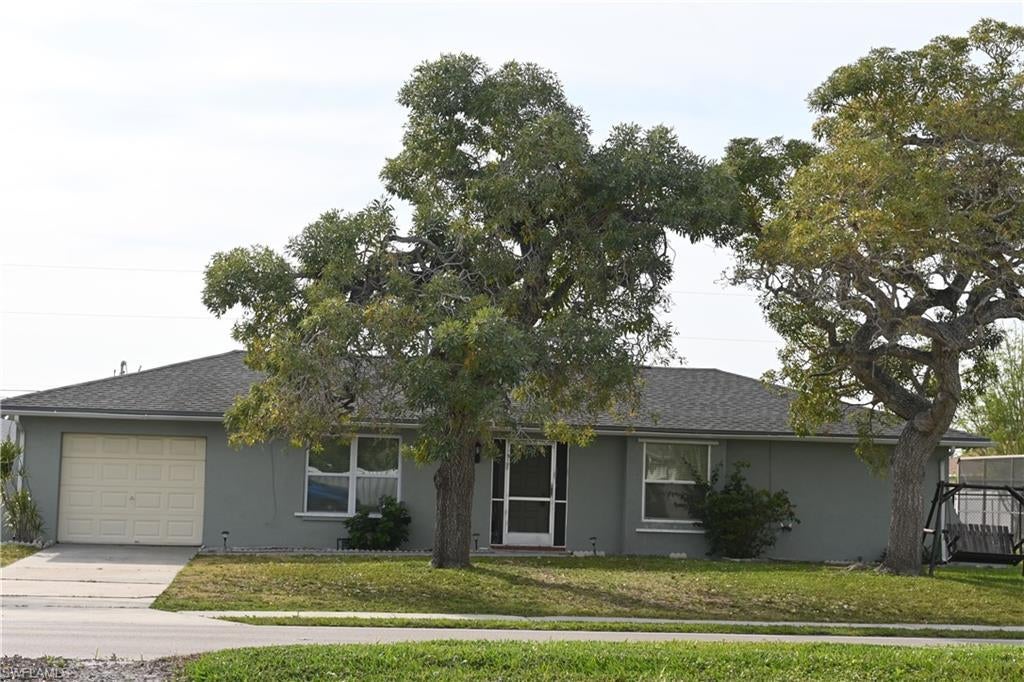 2324 Country Club Blvd, CAPE CORAL