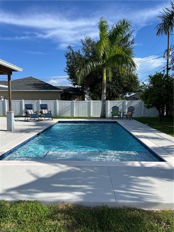 852 Ne 7th Pl, CAPE CORAL