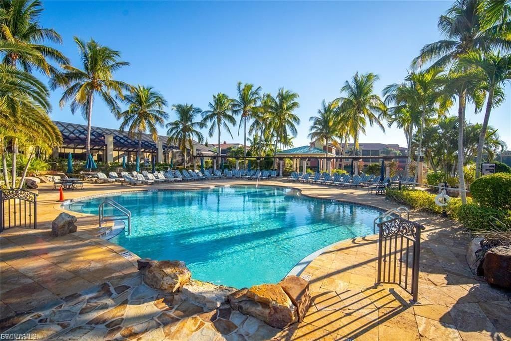 8641 Piazza Del Lago Cir 201, ESTERO