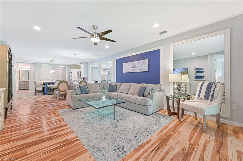 14919 Edgewater Cir, NAPLES