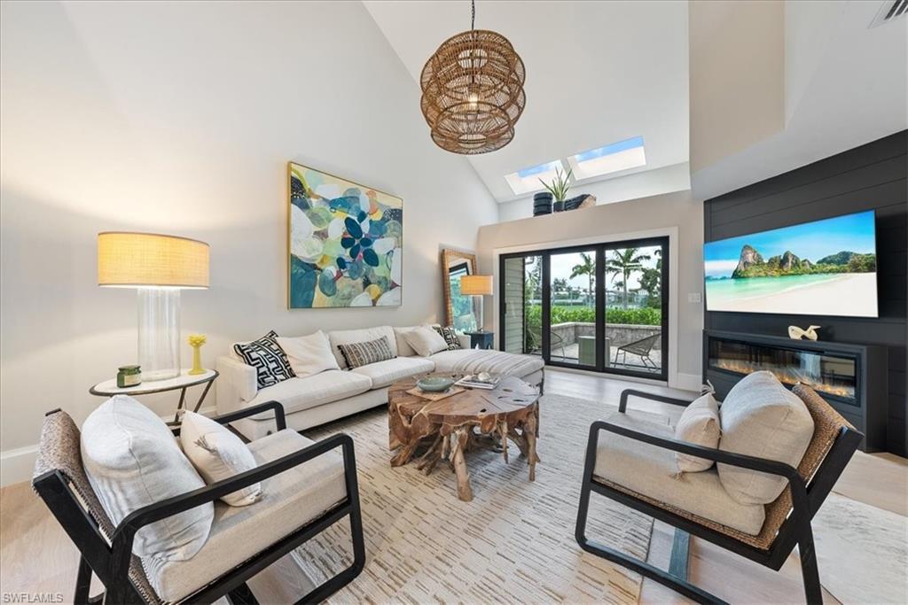 569 Park Shore Dr G5, NAPLES