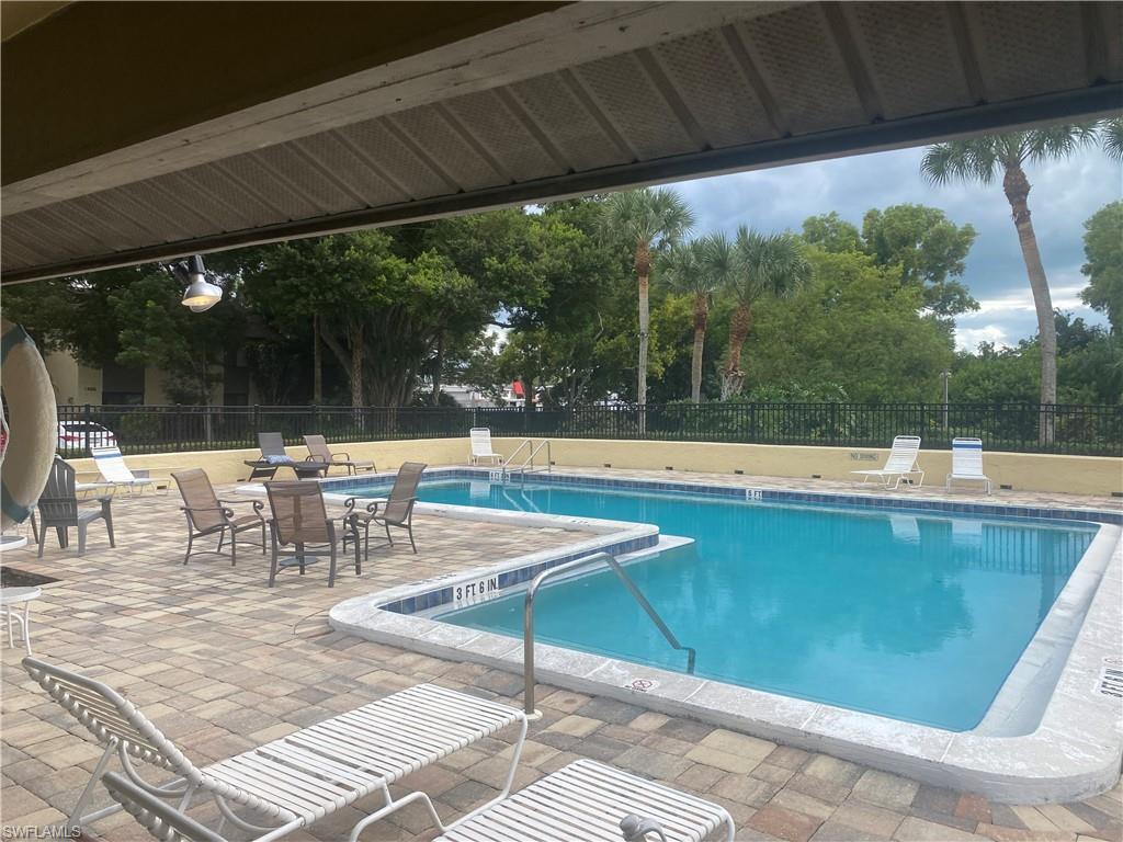 1460 Green Valley Cir 403, NAPLES