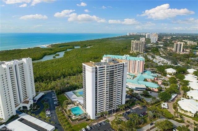 5601 Turtle Bay Dr 302, NAPLES