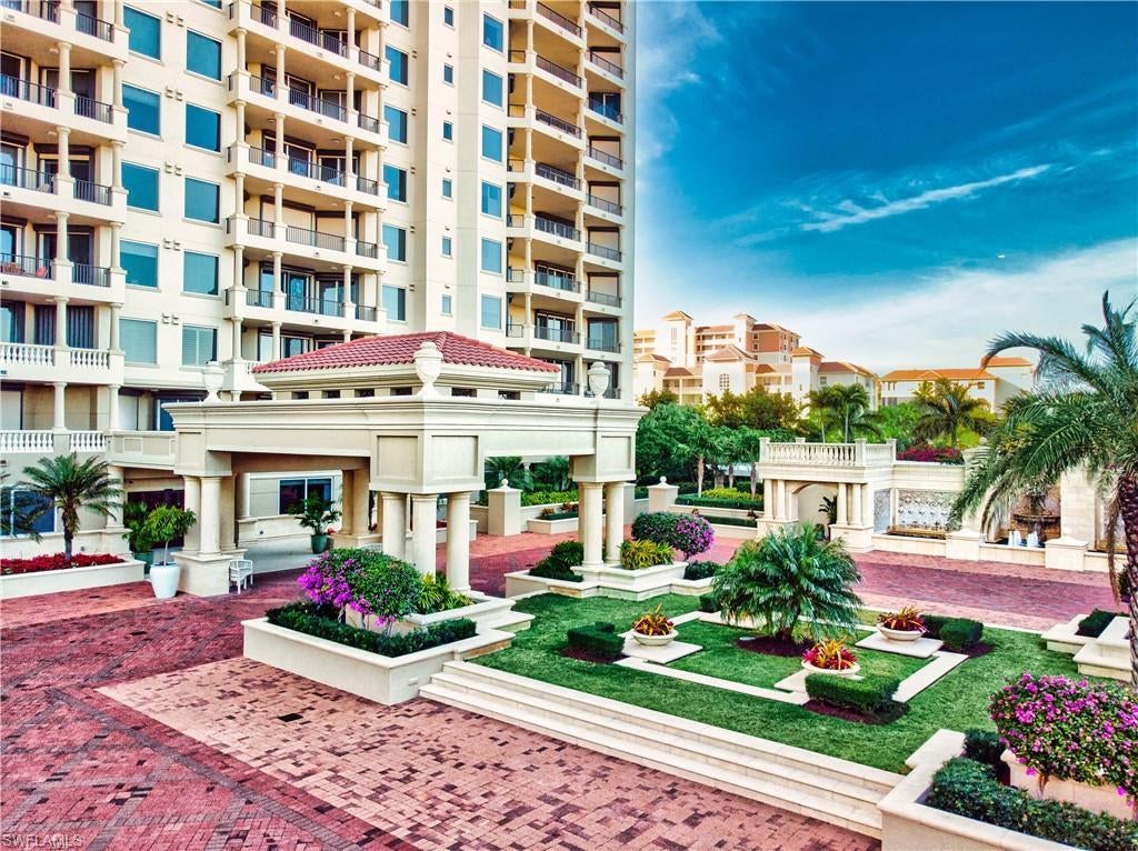 8787 Bay Colony Dr 704, NAPLES