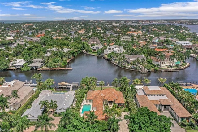 655 Galleon Dr, NAPLES