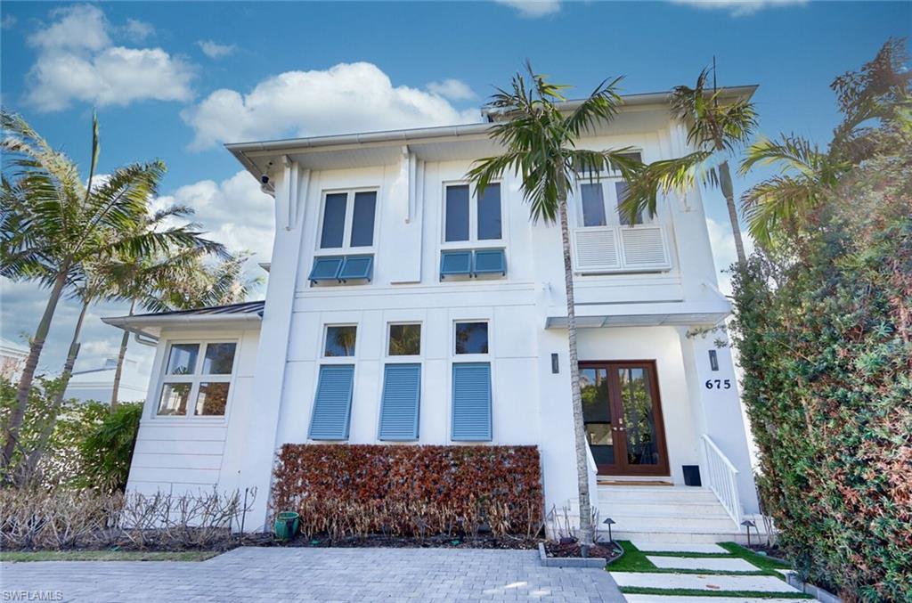 675 2nd St S, NAPLES