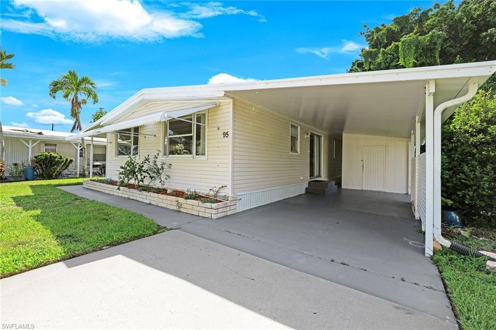 95 Le Mans Dr, NAPLES