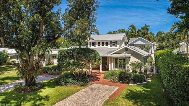 369 2nd Ave N, NAPLES