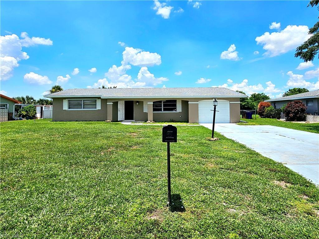 211 S Lake Dr, LEHIGH ACRES