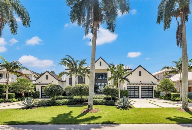 556 17th Ave S, NAPLES