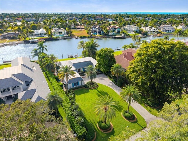 1060 Galleon Dr, NAPLES