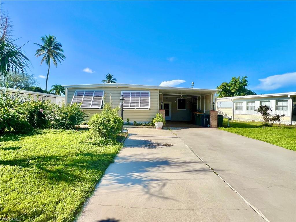 13 Cannes Dr, NAPLES