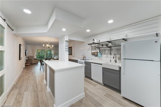 72 7th St S 310, NAPLES