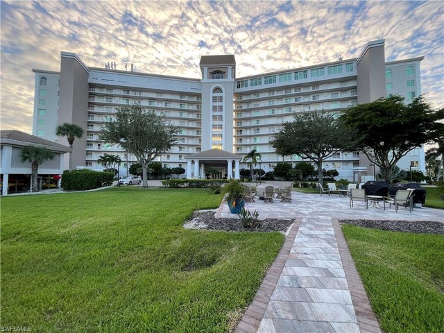 13105 Vanderbilt Dr 802, NAPLES