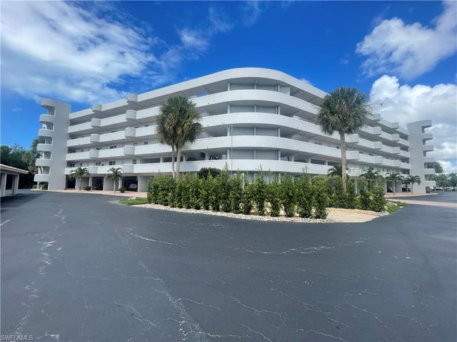 12945 Vanderbilt Dr 403, NAPLES