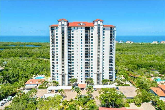 7225 Pelican Bay Blvd 204, NAPLES