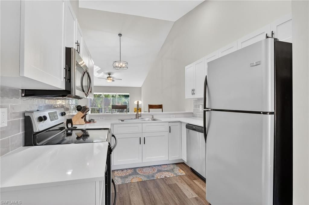 209 Robin Hood Cir 201, Naples