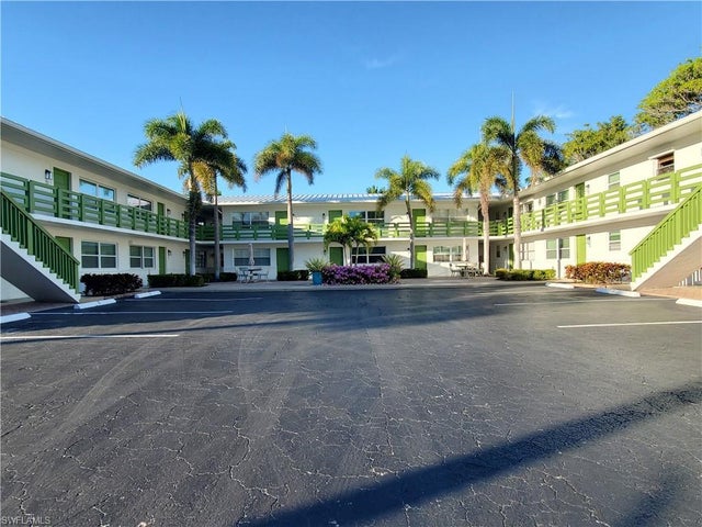 975 9th Ave S 5, NAPLES