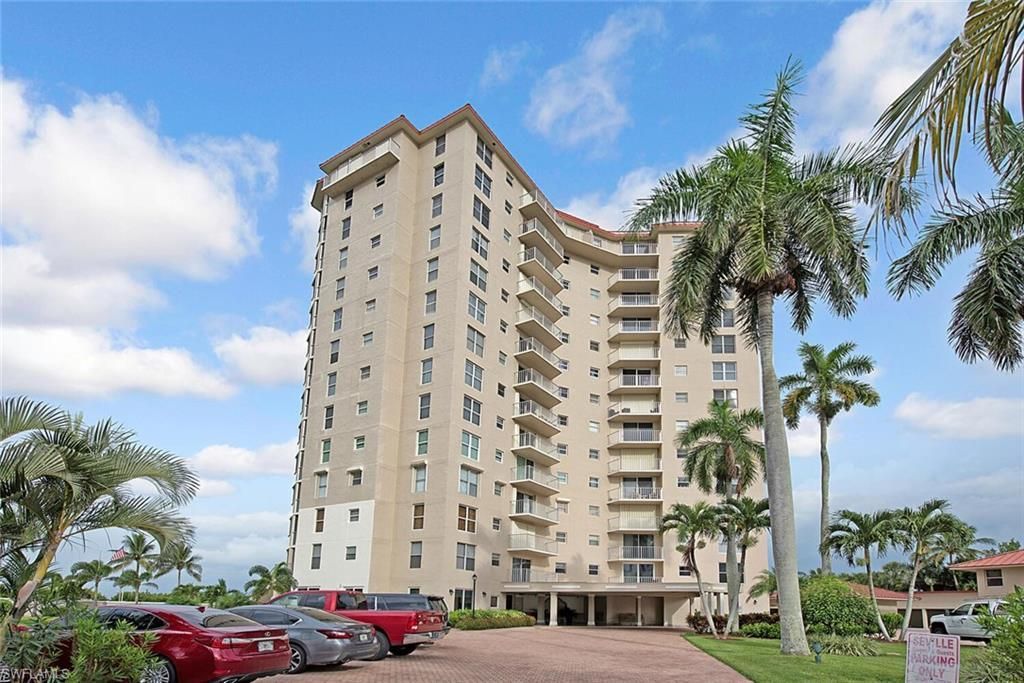 10701 Gulf Shore Dr 702, NAPLES