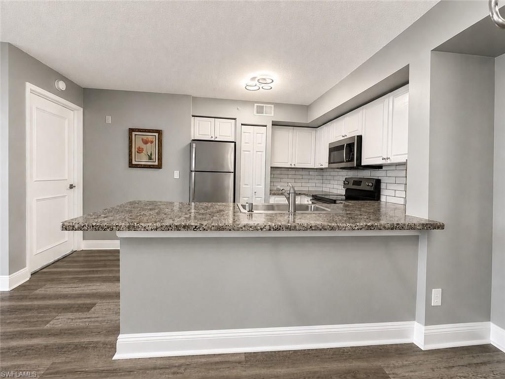 1240 Wildwood Lakes Blvd 203, NAPLES