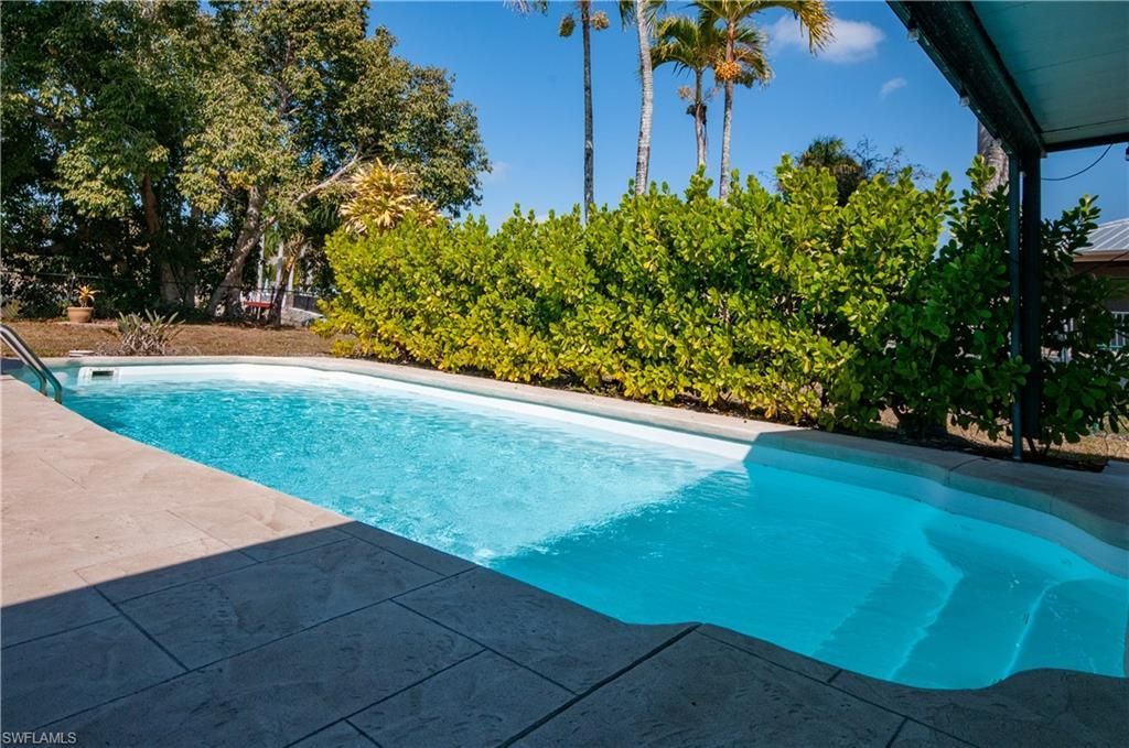 54 Liberty Ln, NAPLES