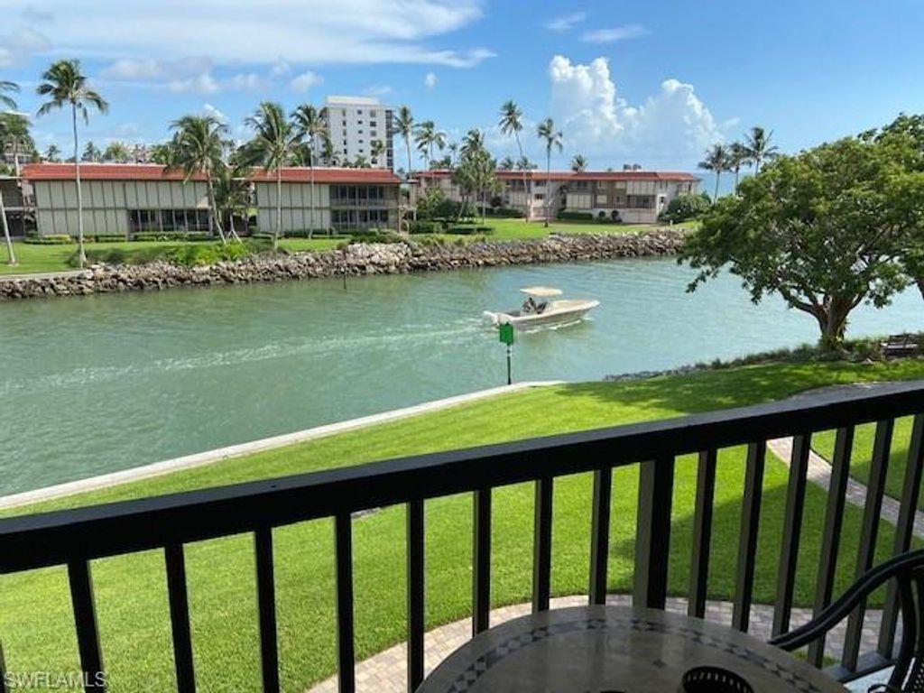 2305 Gulf Shore Blvd N 313, NAPLES