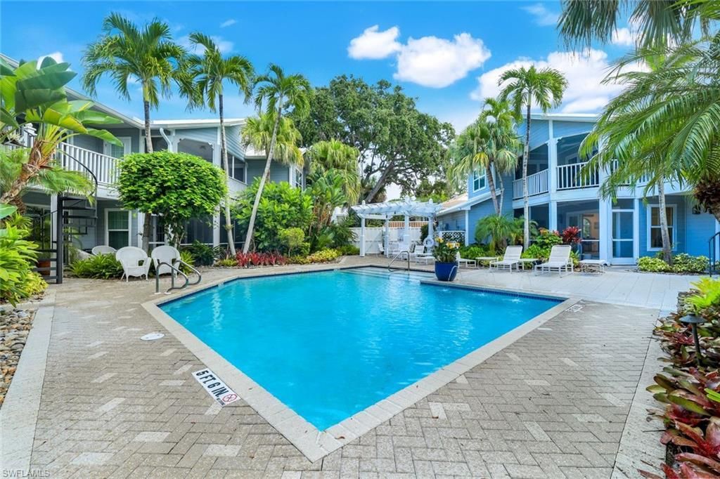 376 3rd St S 102, NAPLES