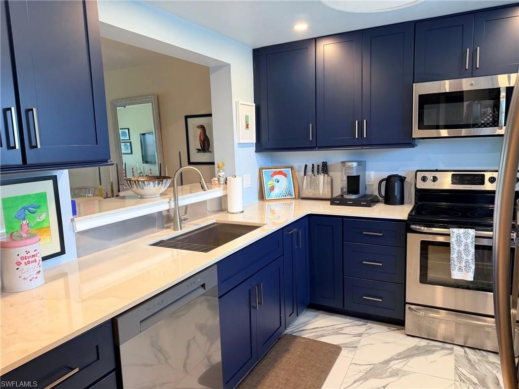 1660 Pine Valley Dr 402, FORT MYERS