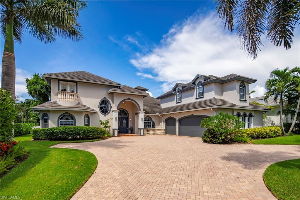 649 Bow Line Dr, NAPLES