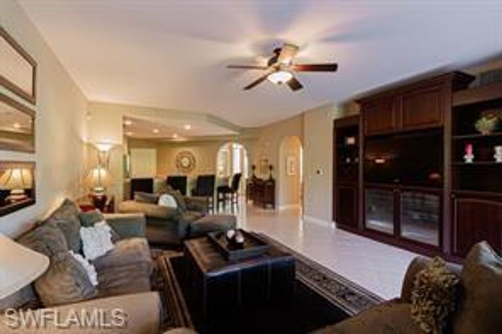 3042 Driftwood Way 4803, NAPLES