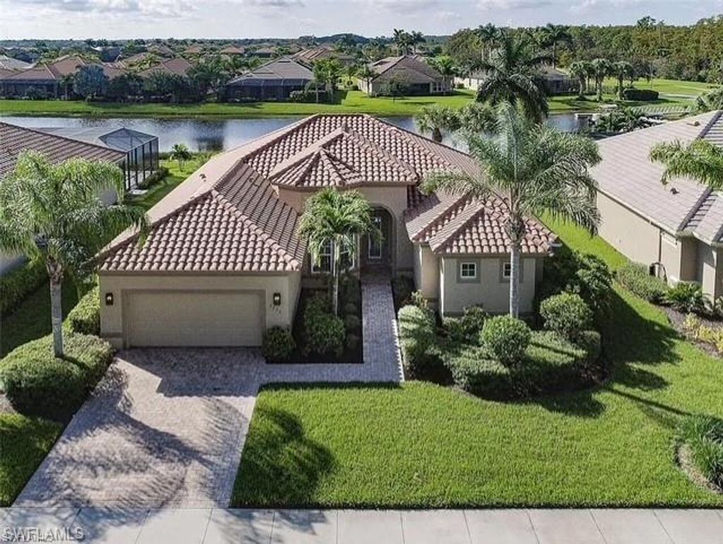 9392 Copper Rock Ct, NAPLES