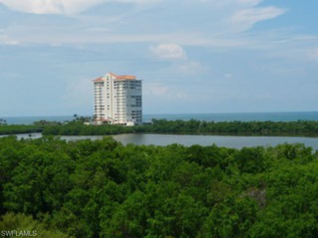 5550 Heron Point Dr 505, Naples