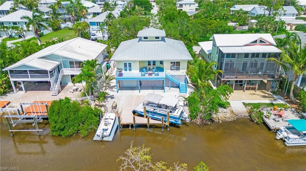 1296 Grand Canal Dr, NAPLES