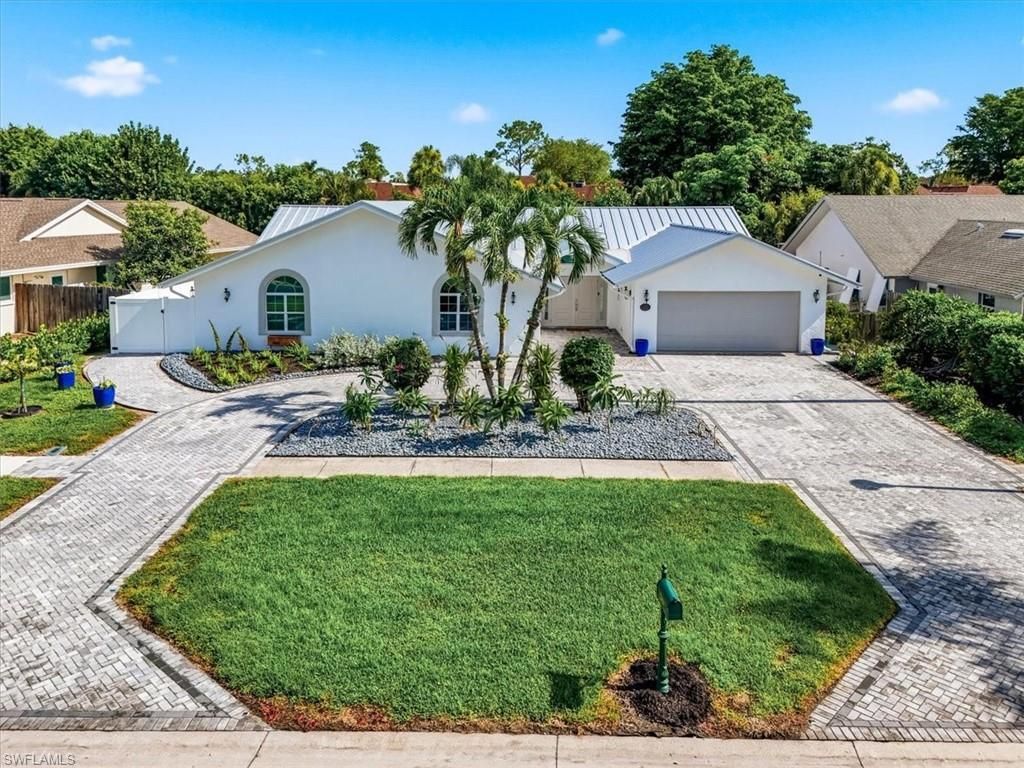 2467 Pine Woods Cir 3, Naples