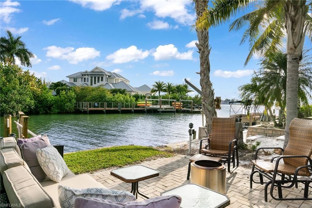 1360 Chesapeake Ave, NAPLES