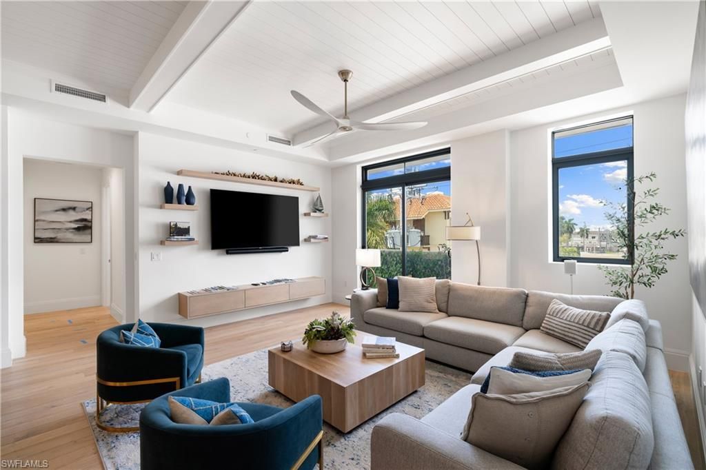875 6th Ave S 304, NAPLES