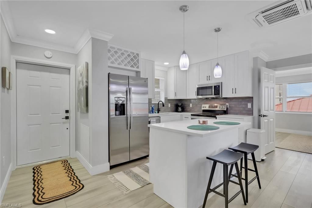 10701 Gulf Shore Dr, NAPLES