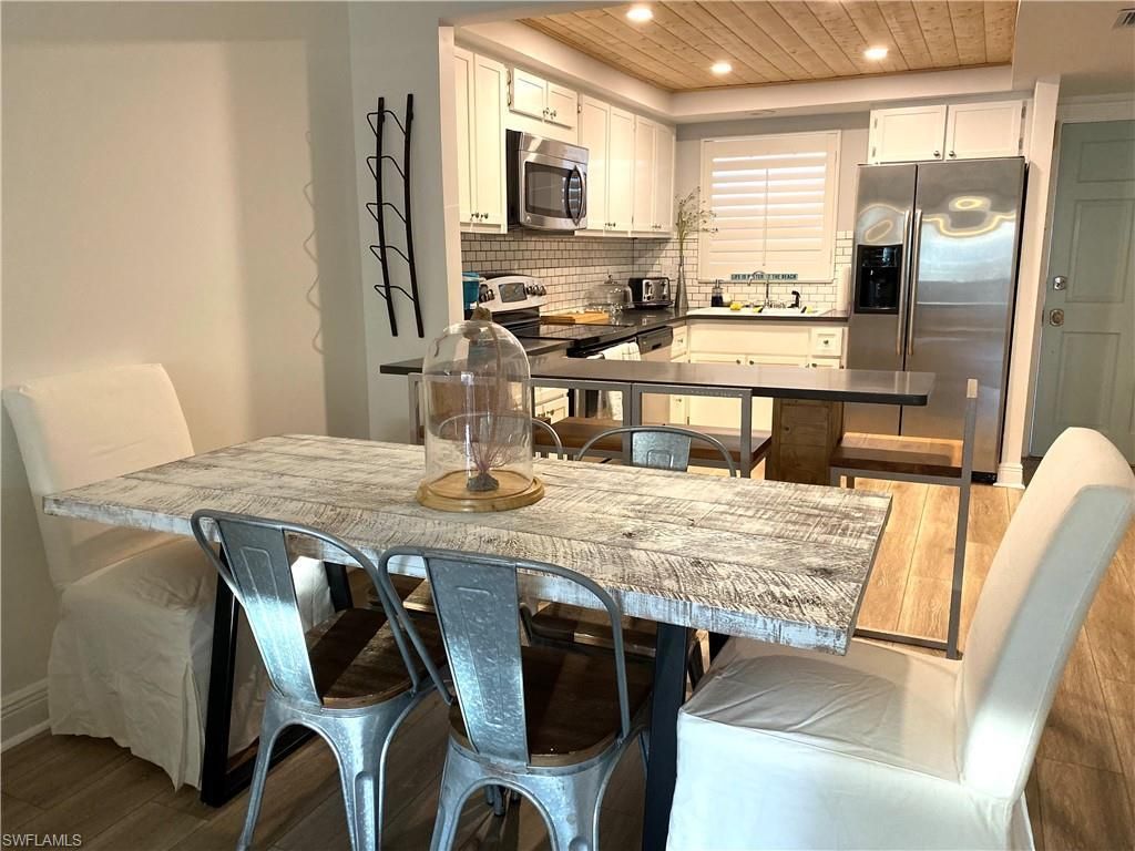 1900 Alamanda Dr 107, NAPLES