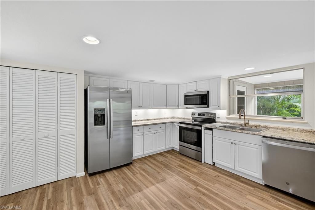 151 Crown Dr, NAPLES